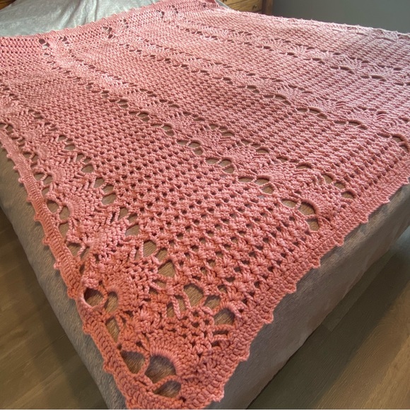 Hand Crafted Other - Vintage Hand Crafted Pink/Rose Shell Stitch Crocheted Throw Afghan Lap Blanket